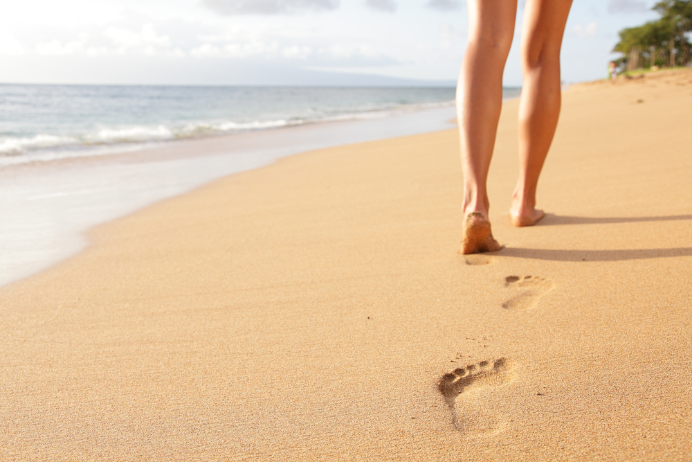 Beach,Travel,-,Woman,Walking,On,Sand,Beach,Leaving,Footprints